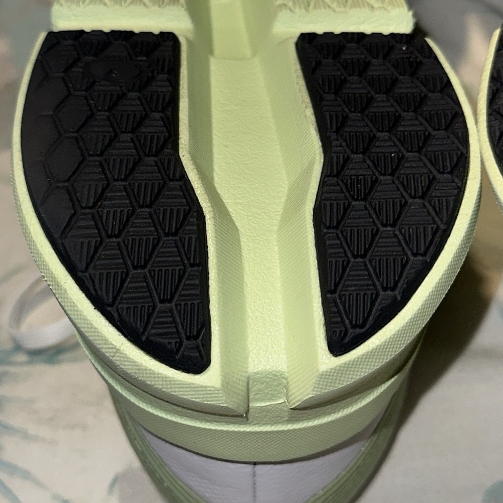 On Cloudgo Women’s Running Shoes Size 11 Like New - image 8